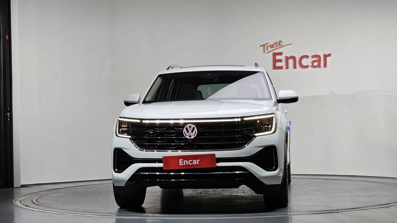 VW Atlas R-LINE| | HUD| 360| ПАНО| ПОДГРЕВ| ОБДУХВАНЕ, снимка 3 - Автомобили и джипове - 54955321