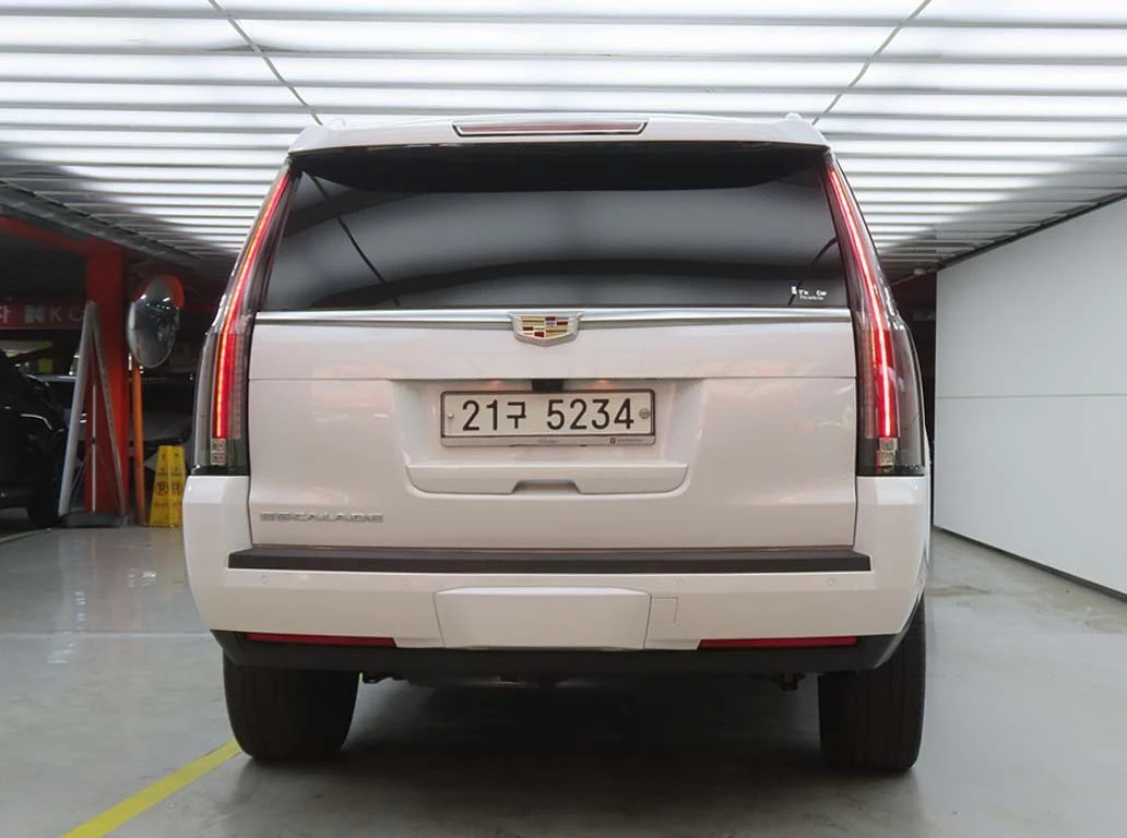 Cadillac Escalade 6.2* ЛЮК* 360* ПОДГРЕВ ВОЛАН* ЕЛ. БАГАЖНИК* КРАЙНА, снимка 3 - Автомобили и джипове - 55349015