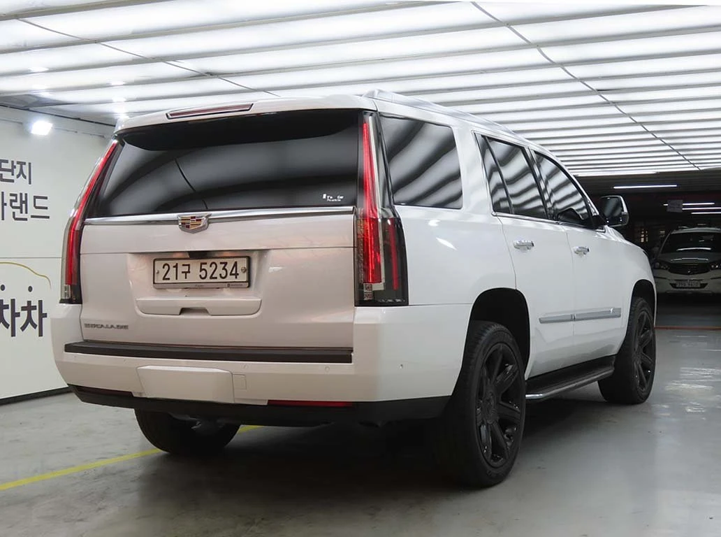 Cadillac Escalade 6.2* ЛЮК* 360* ПОДГРЕВ ВОЛАН* ЕЛ. БАГАЖНИК* КРАЙНА, снимка 4 - Автомобили и джипове - 55349015