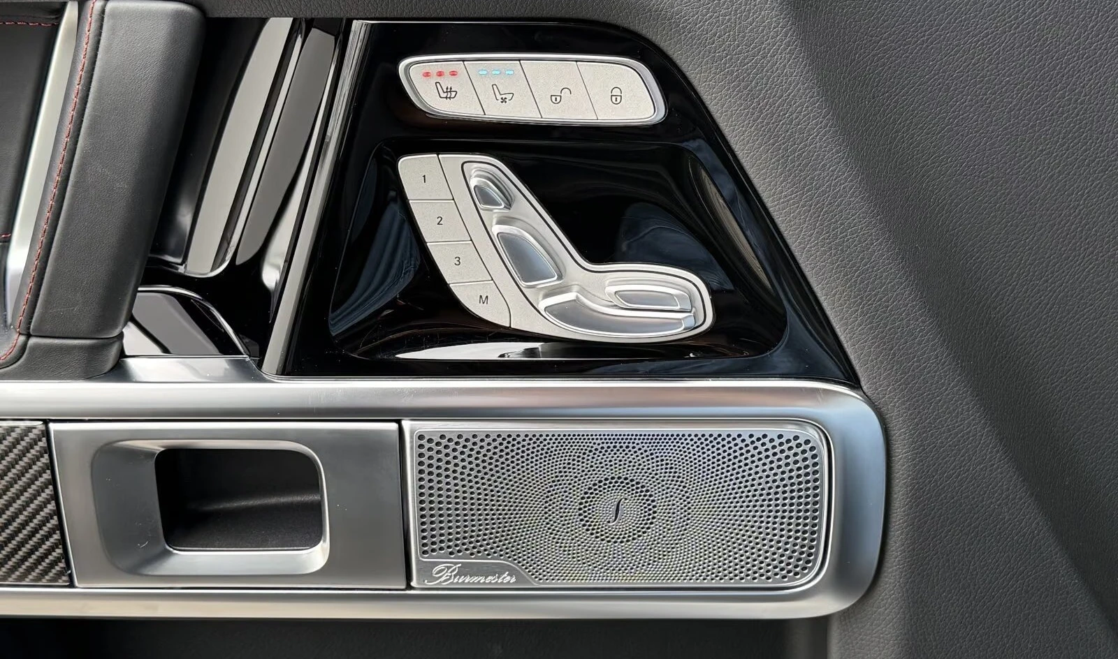 Mercedes-Benz G 63 AMG MANUFAKTUR / CARBON / NIGHT / BURM / EXCLUSIVE /, снимка 8 - Автомобили и джипове - 55977440
