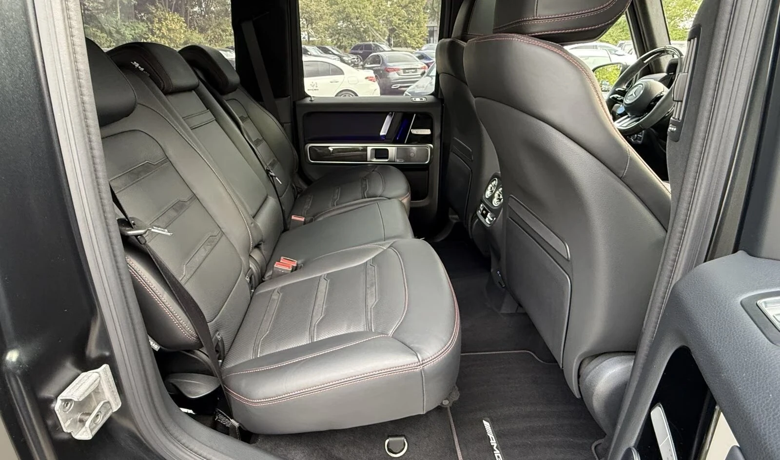 Mercedes-Benz G 63 AMG MANUFAKTUR / CARBON / NIGHT / BURM / EXCLUSIVE /, снимка 17 - Автомобили и джипове - 55977440