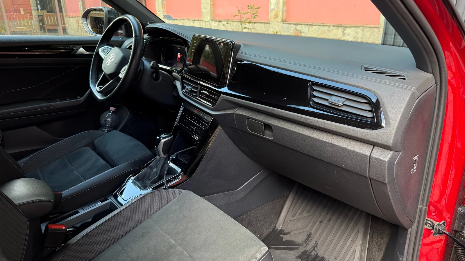 VW T-Roc Black Style Bose аудио | Първи собственик | Лизинг, снимка 7 - Автомобили и джипове - 56247311