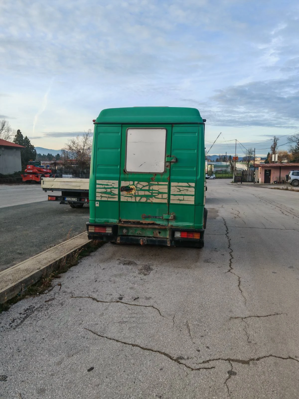 Mercedes-Benz 711  - изображение 3