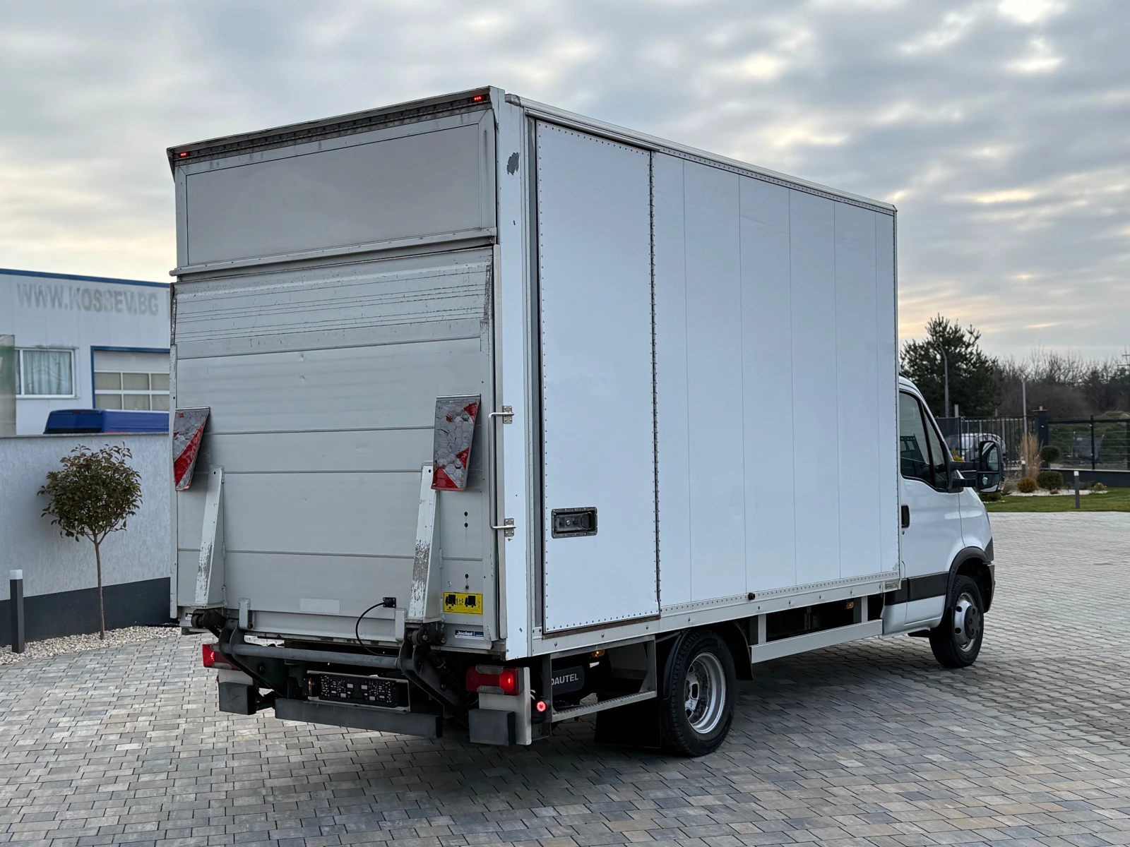 Iveco Daily 50C17* 3.0HPI* П.БОРД* 3.5Т* Б-Кат* , снимка 4 - Бусове и автобуси - 53829810