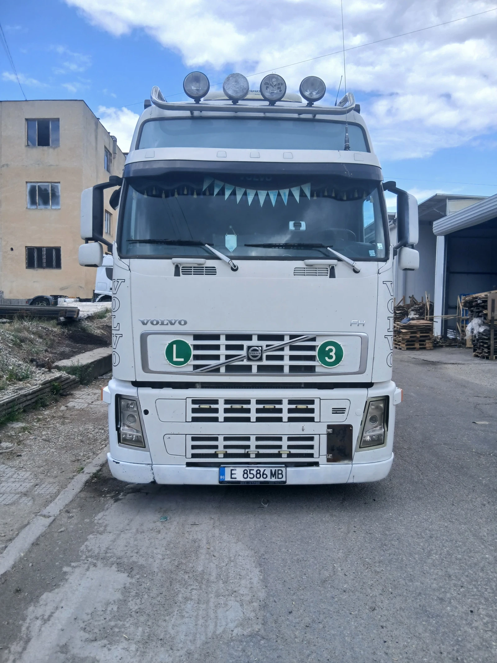 Volvo F12
