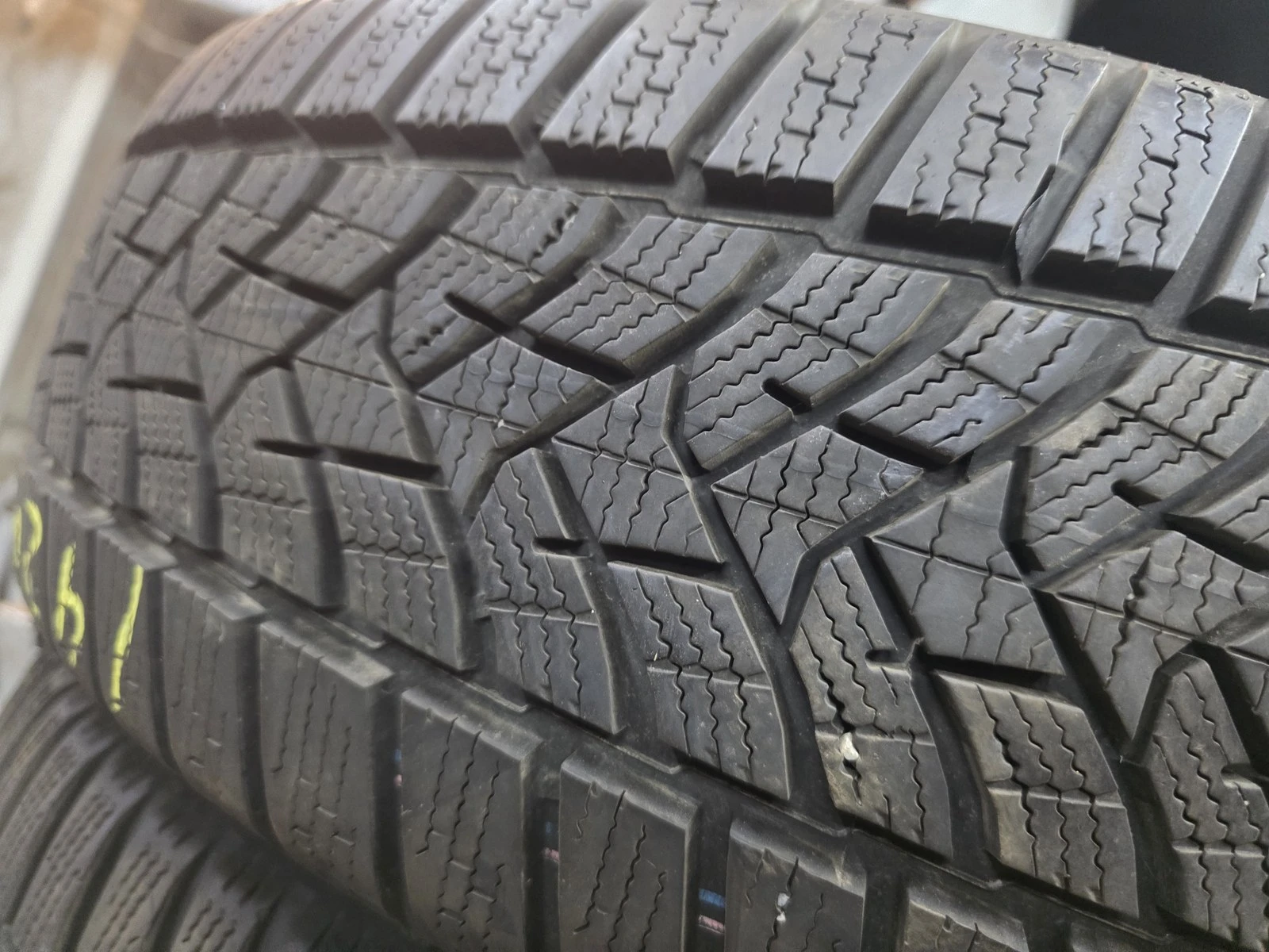 Гуми Зимни 205/60R16
