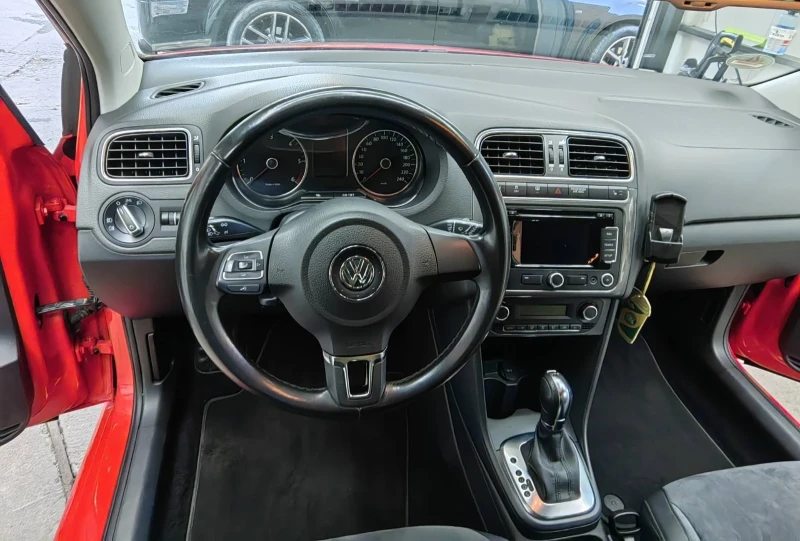 VW Polo, снимка 8 - Автомобили и джипове - 49104072