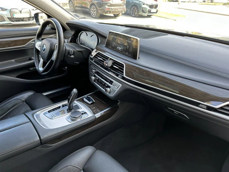 BMW 730 xDrive Sedan, снимка 8 - Автомобили и джипове - 49595381