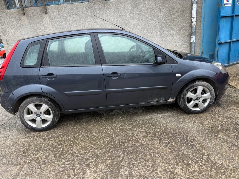 Ford Fiesta 1.4, снимка 8 - Автомобили и джипове - 53309499