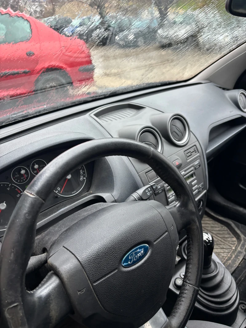 Ford Fiesta 1.4, снимка 5 - Автомобили и джипове - 53309499