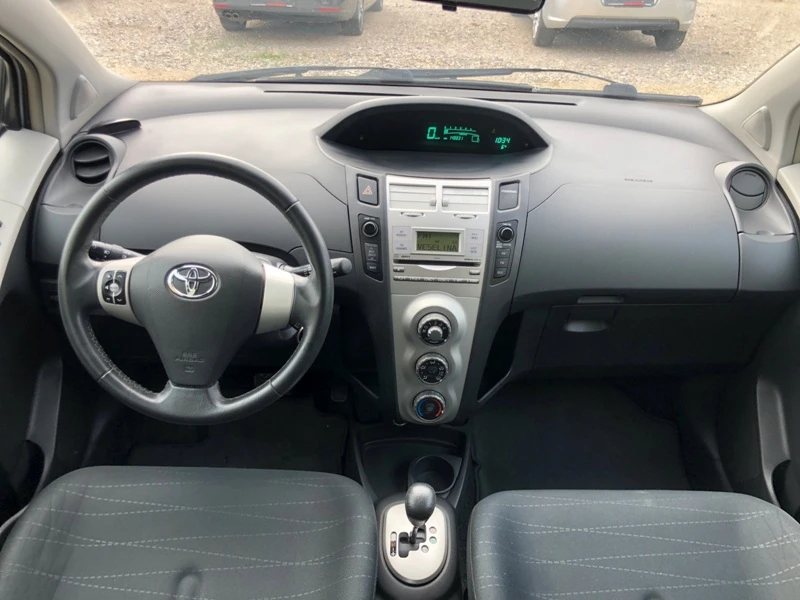 Toyota Yaris 1.3i-AVTOMATIC/ТОП СЪСТОЯНИЕ-ШВЕЙЦАРИЯ, снимка 11 - Автомобили и джипове - 48319735