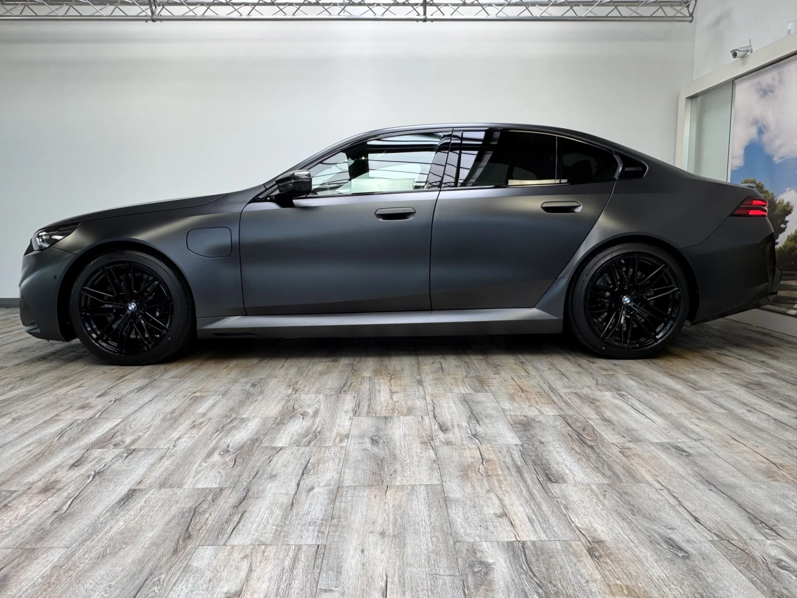 BMW M5 xDrive Carbon B&W  - изображение 3