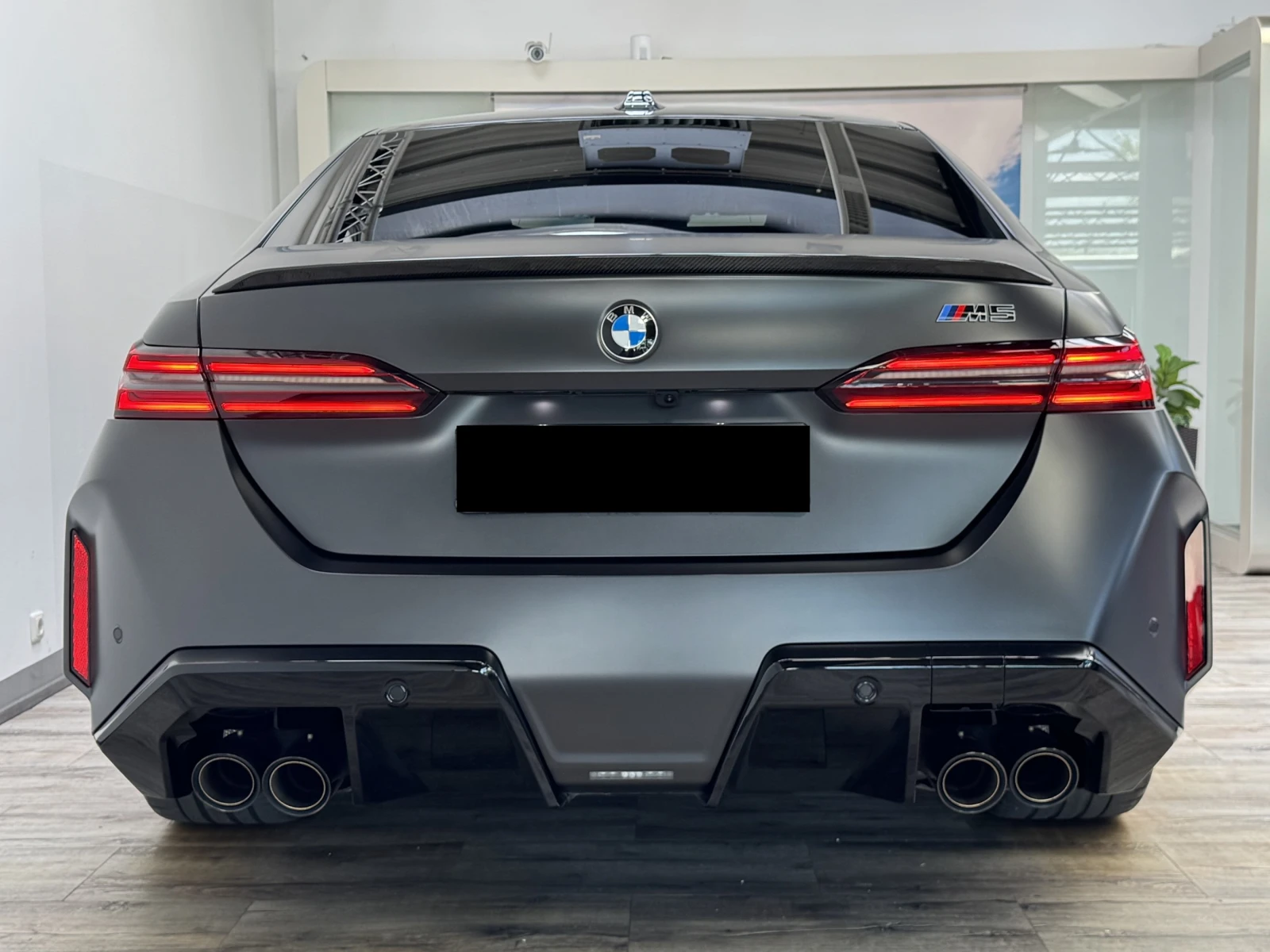 BMW M5 xDrive Carbon B&W  - изображение 5