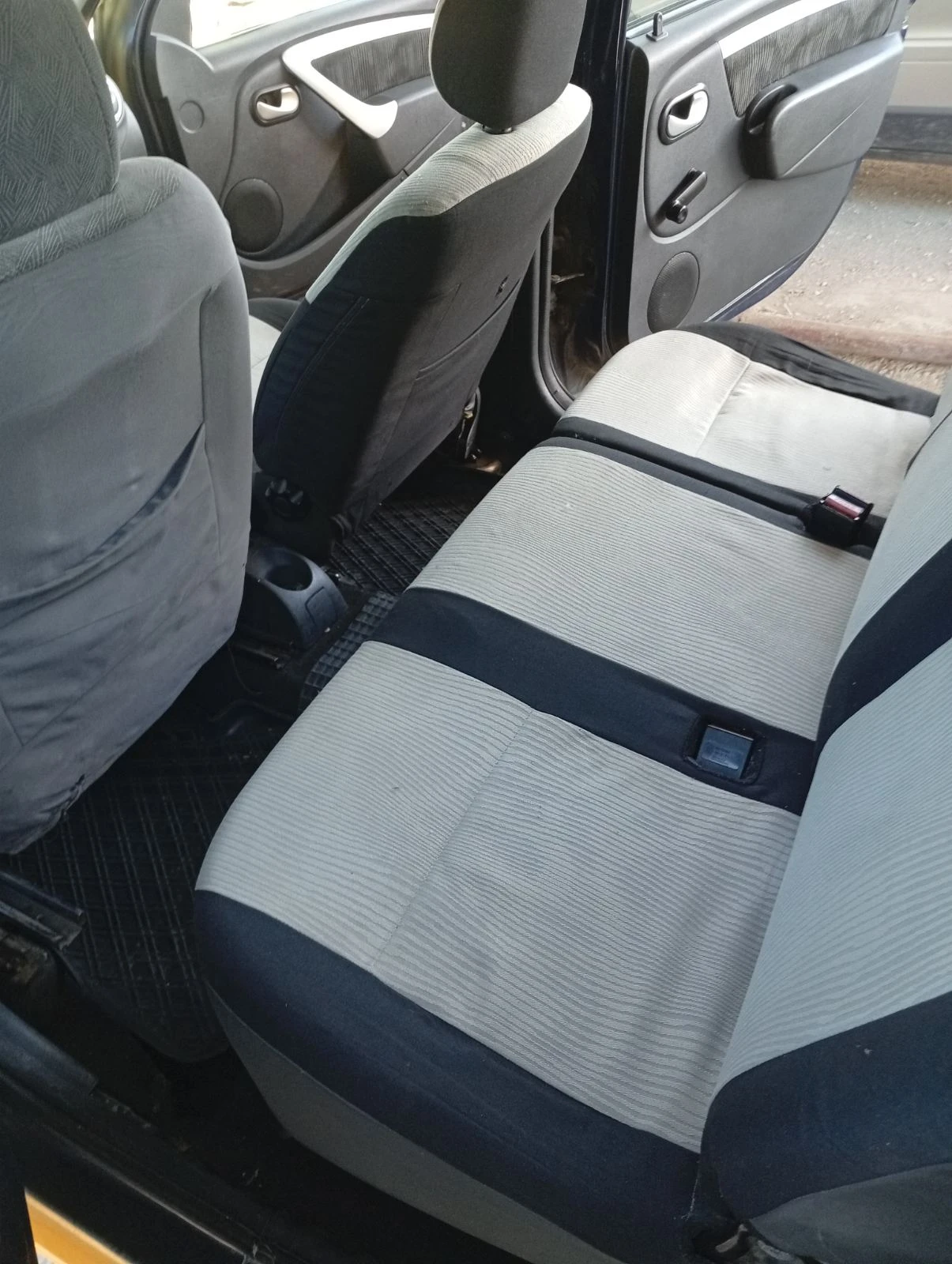 Dacia Logan, снимка 7 - Автомобили и джипове - 54848453