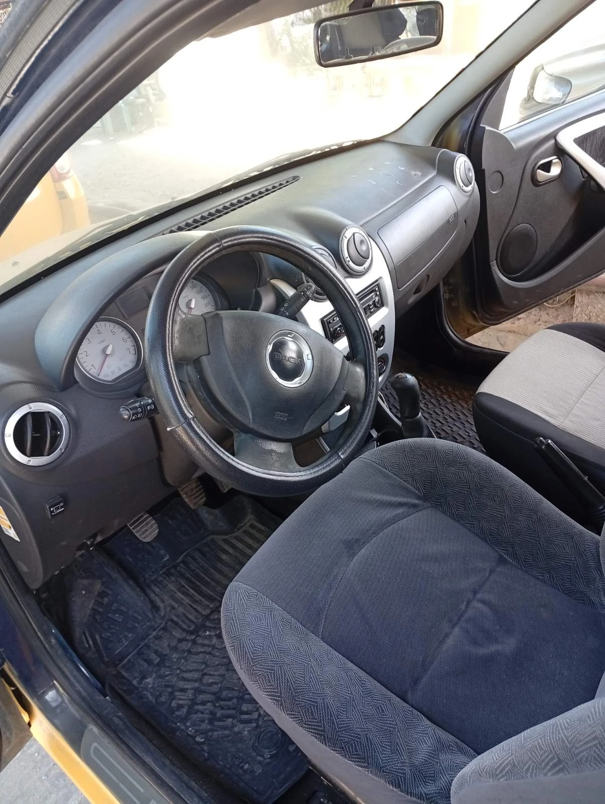 Dacia Logan, снимка 8 - Автомобили и джипове - 54848453
