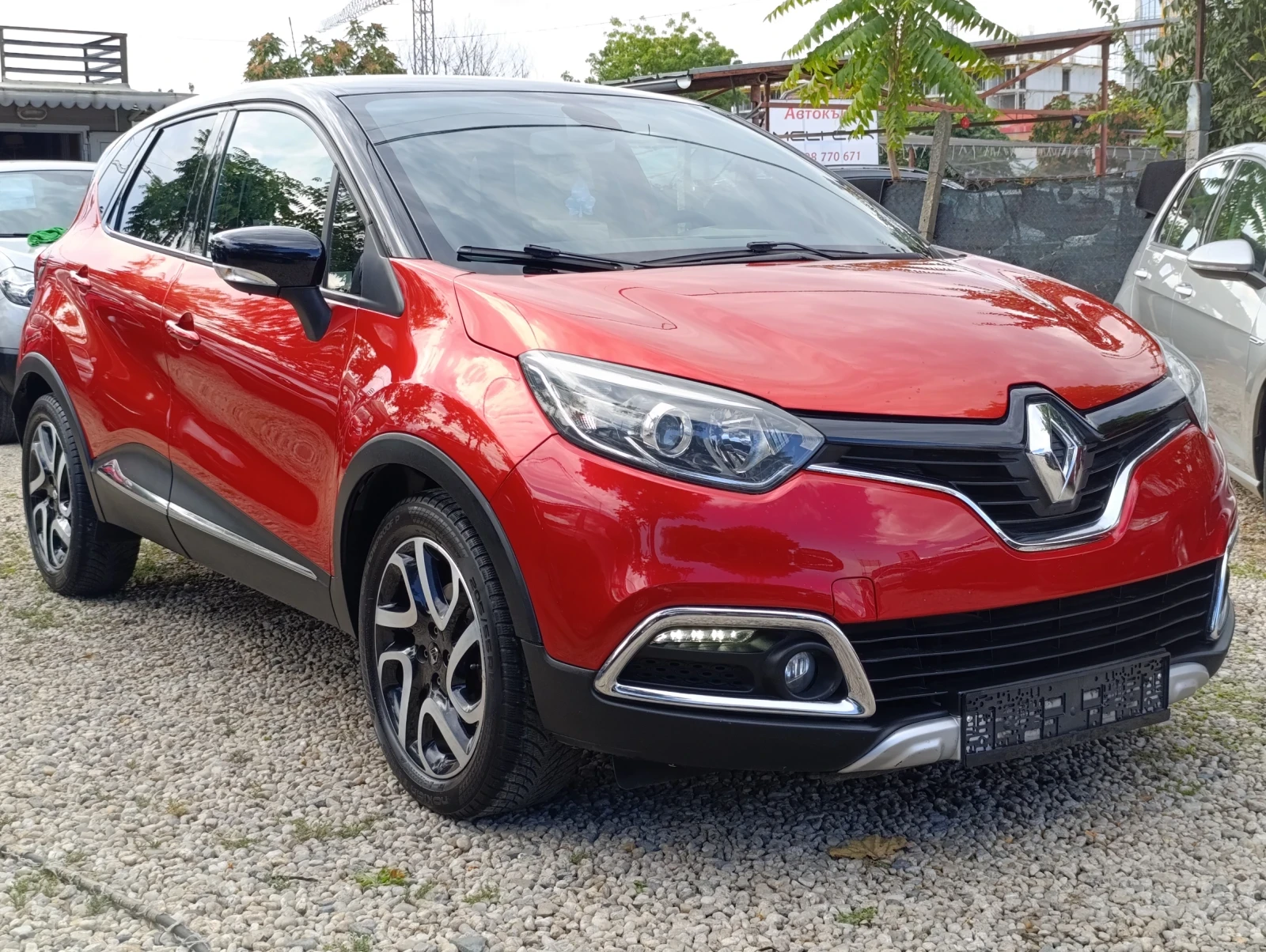 Renault Captur, снимка 3 - Автомобили и джипове - 55953017