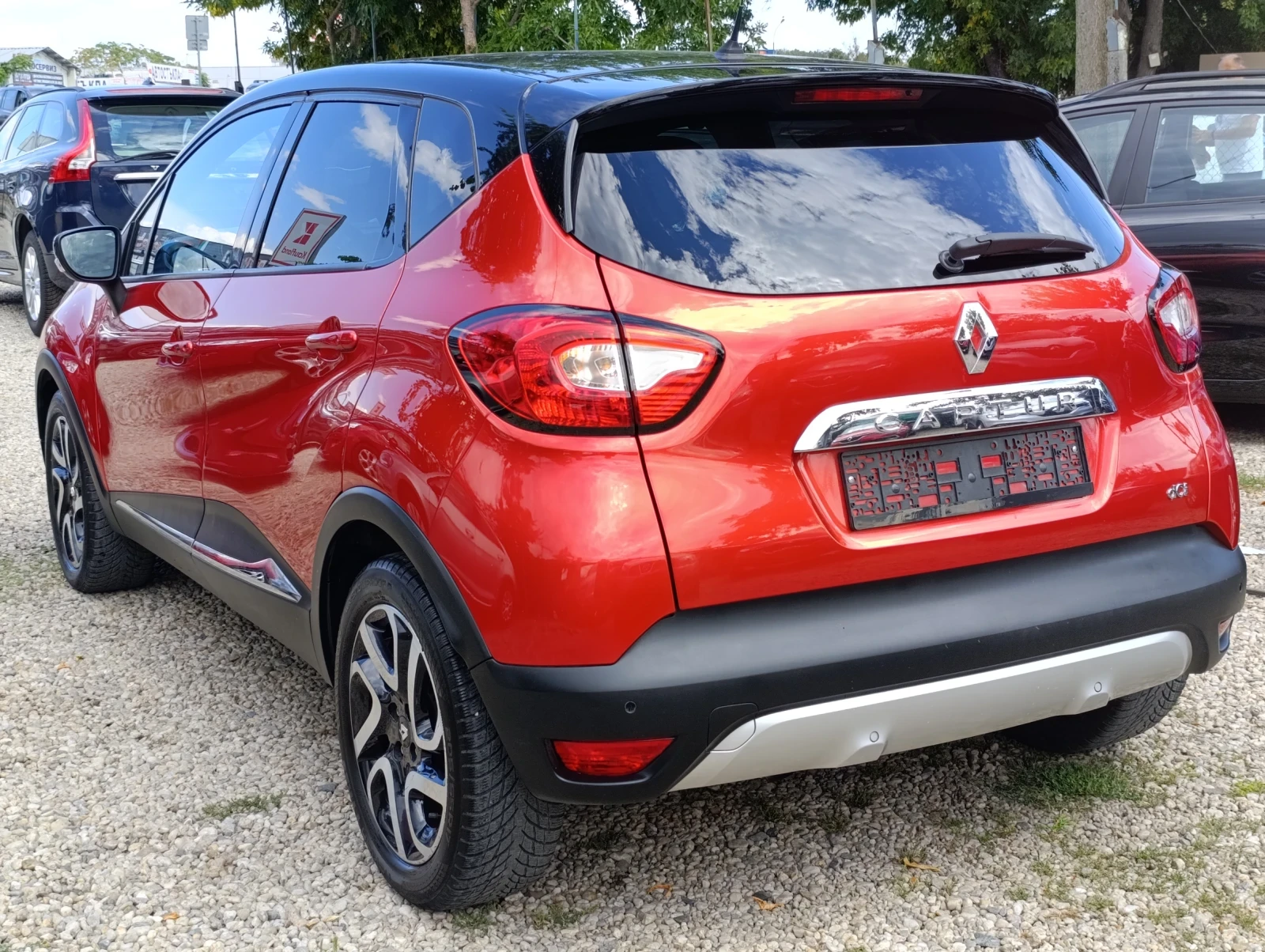 Renault Captur, снимка 6 - Автомобили и джипове - 55953017