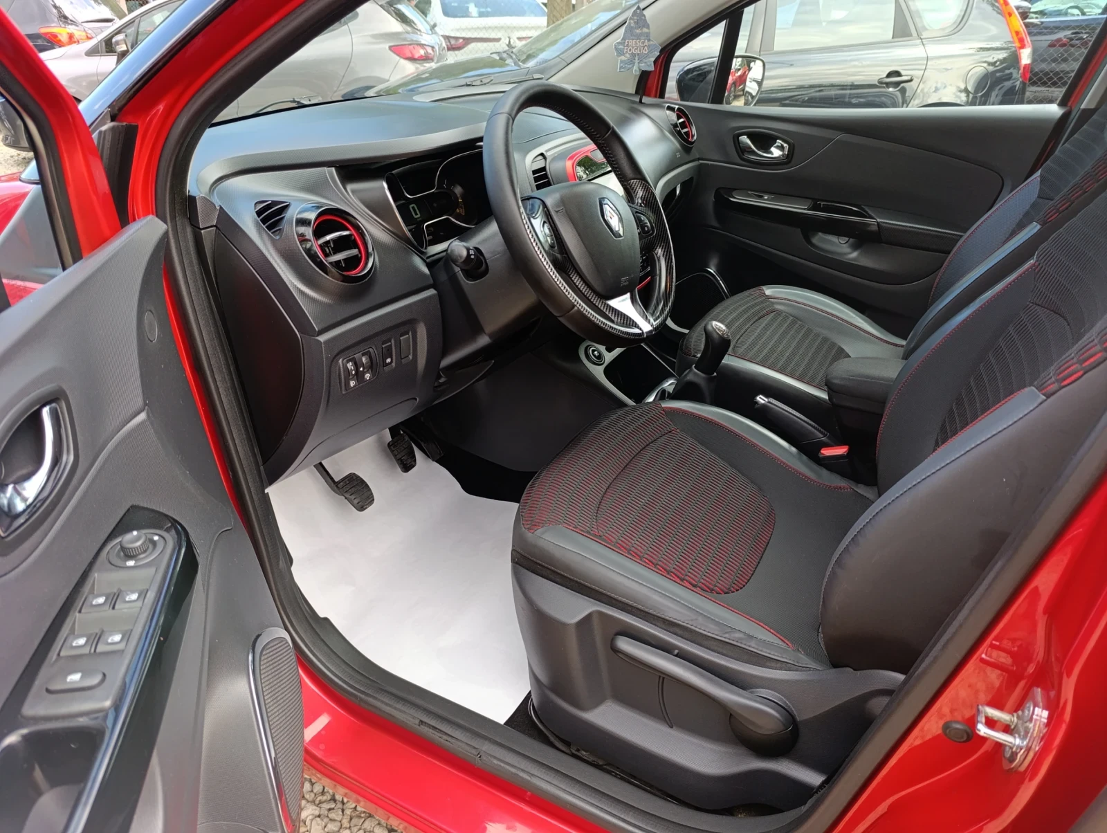 Renault Captur, снимка 9 - Автомобили и джипове - 55953017