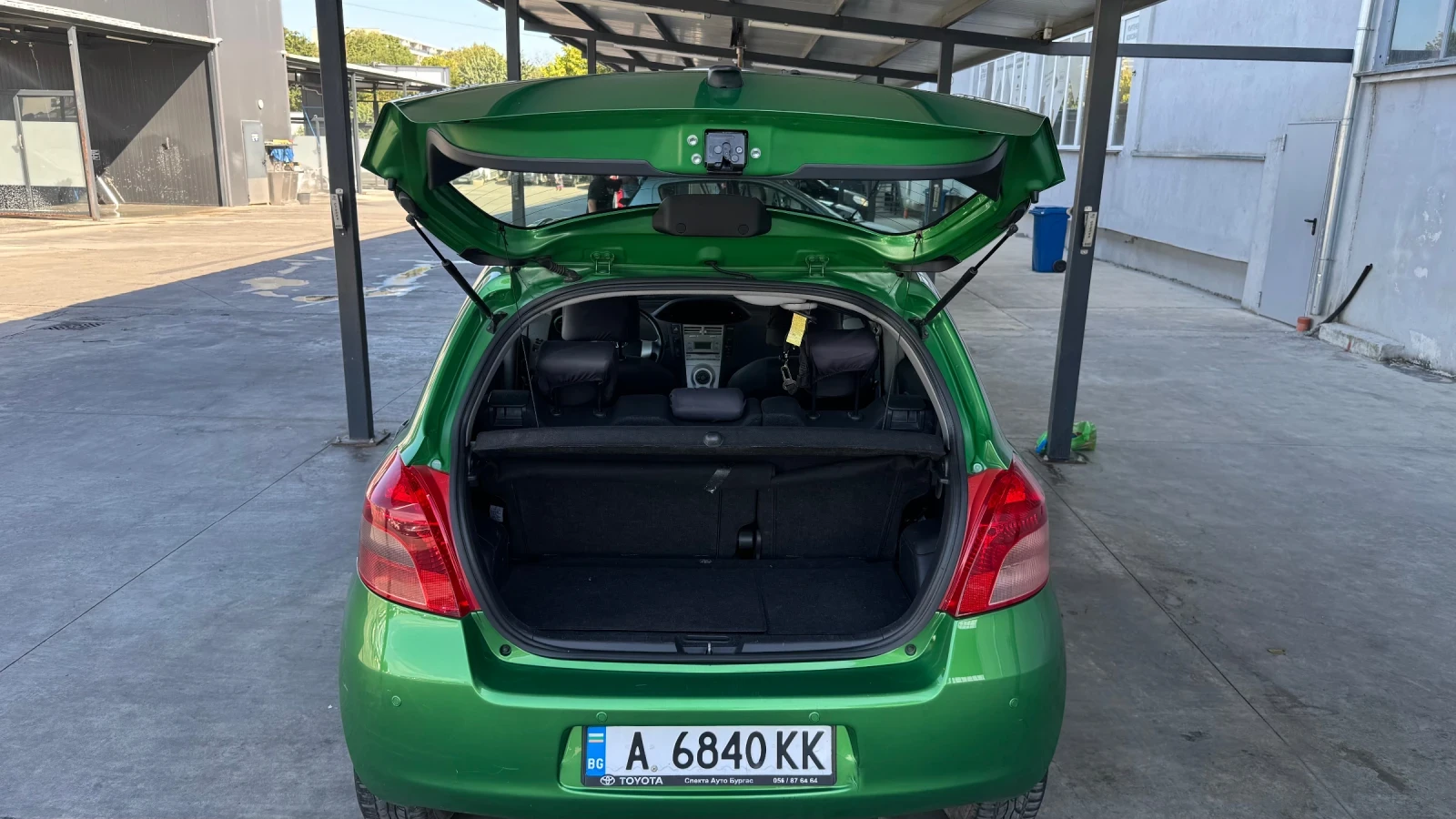 Toyota Yaris, снимка 15 - Автомобили и джипове - 55962865