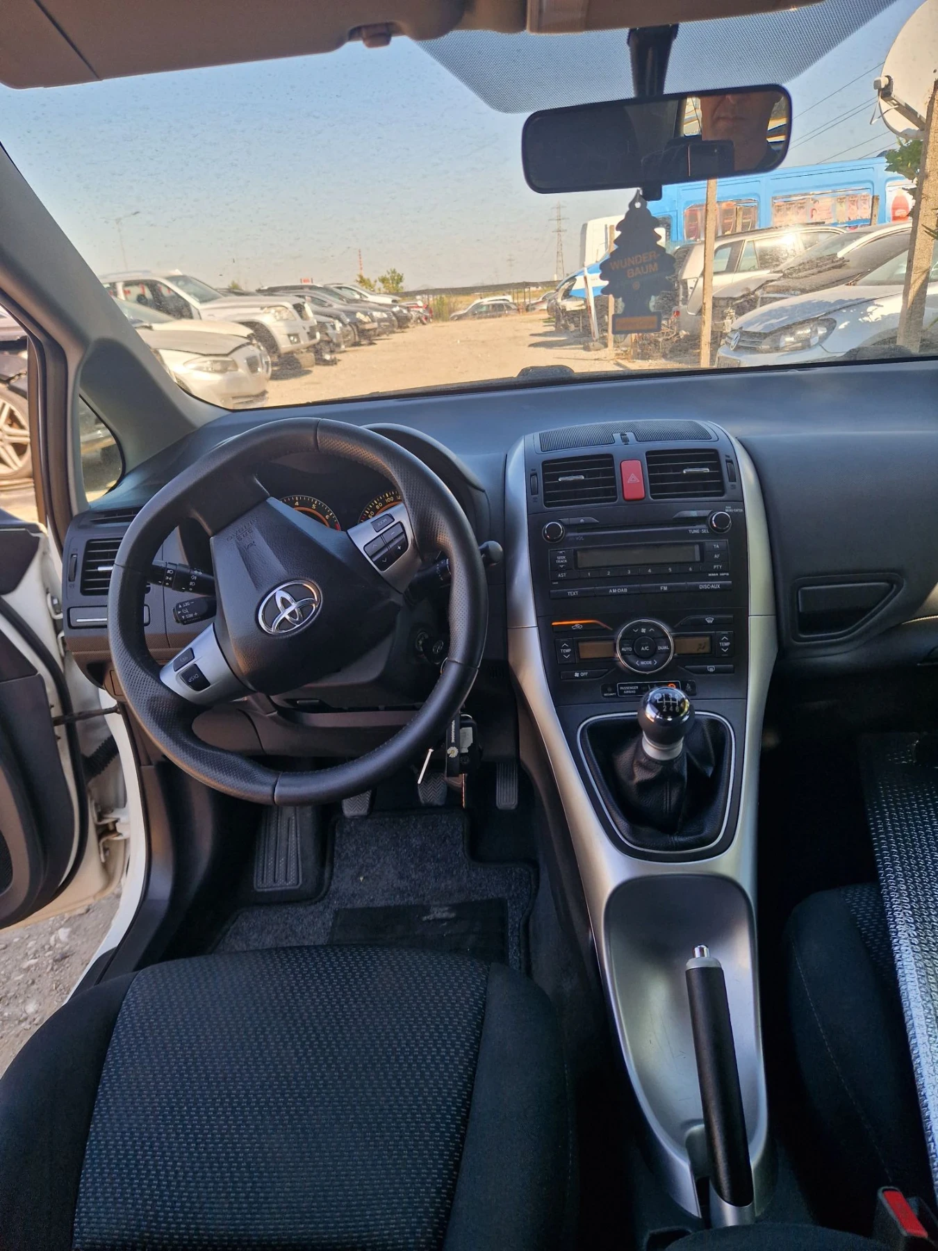 Toyota Auris 1.6, снимка 10 - Автомобили и джипове - 56297294