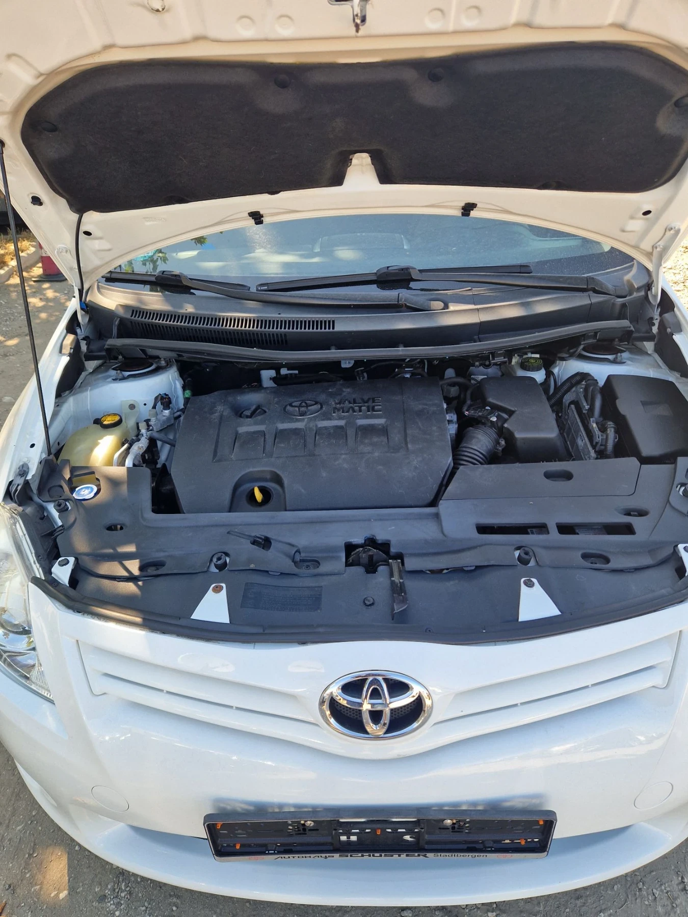 Toyota Auris 1.6, снимка 13 - Автомобили и джипове - 56297294