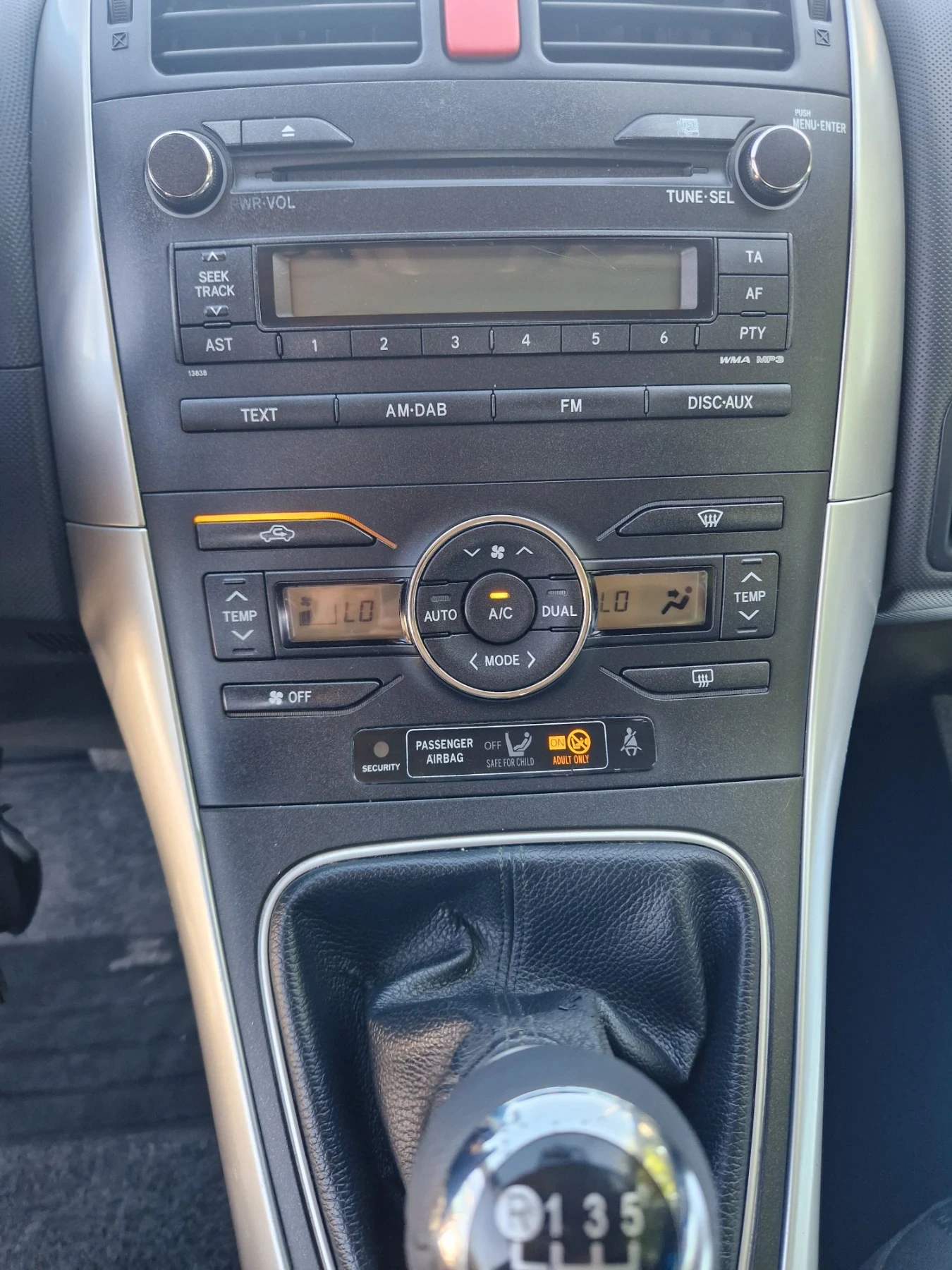 Toyota Auris 1.6, снимка 12 - Автомобили и джипове - 56297294
