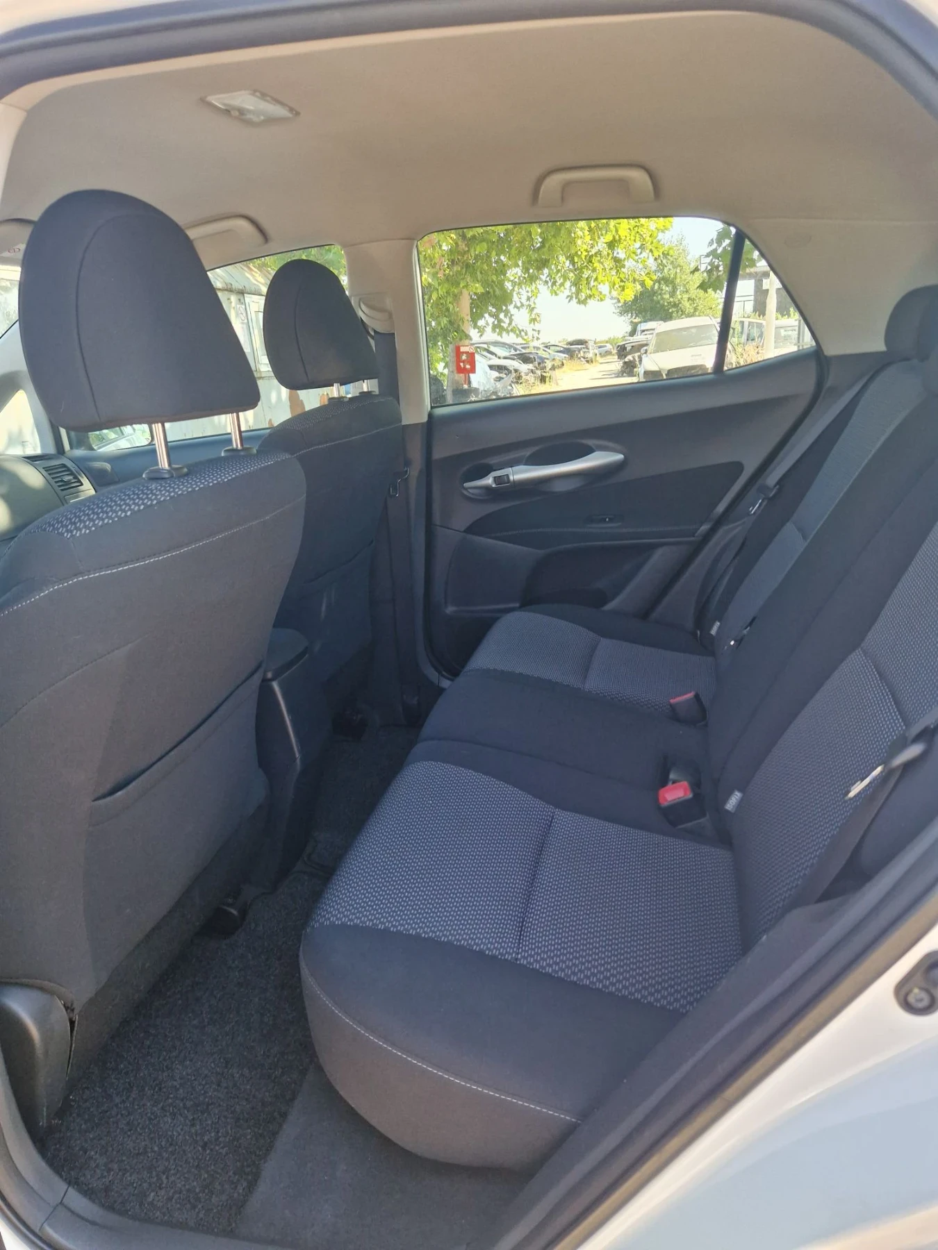 Toyota Auris 1.6, снимка 9 - Автомобили и джипове - 56297294