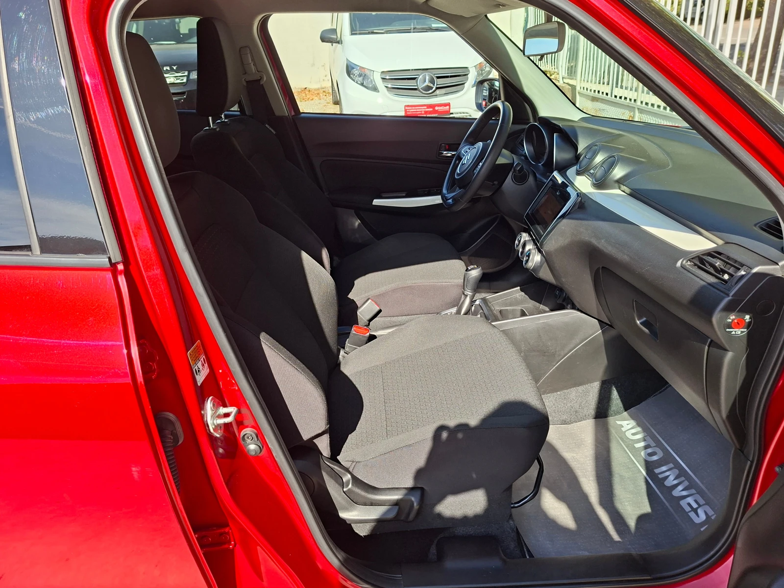Suzuki Swift HYBRID/CAMERA/NAVI/PODGREV/DISTR., снимка 14 - Автомобили и джипове - 56371267