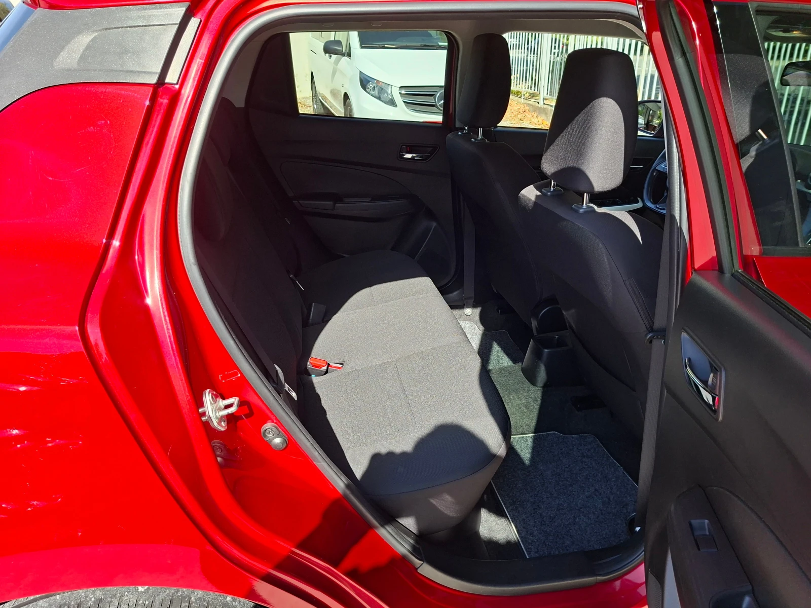Suzuki Swift HYBRID/CAMERA/NAVI/PODGREV/DISTR., снимка 13 - Автомобили и джипове - 56371267