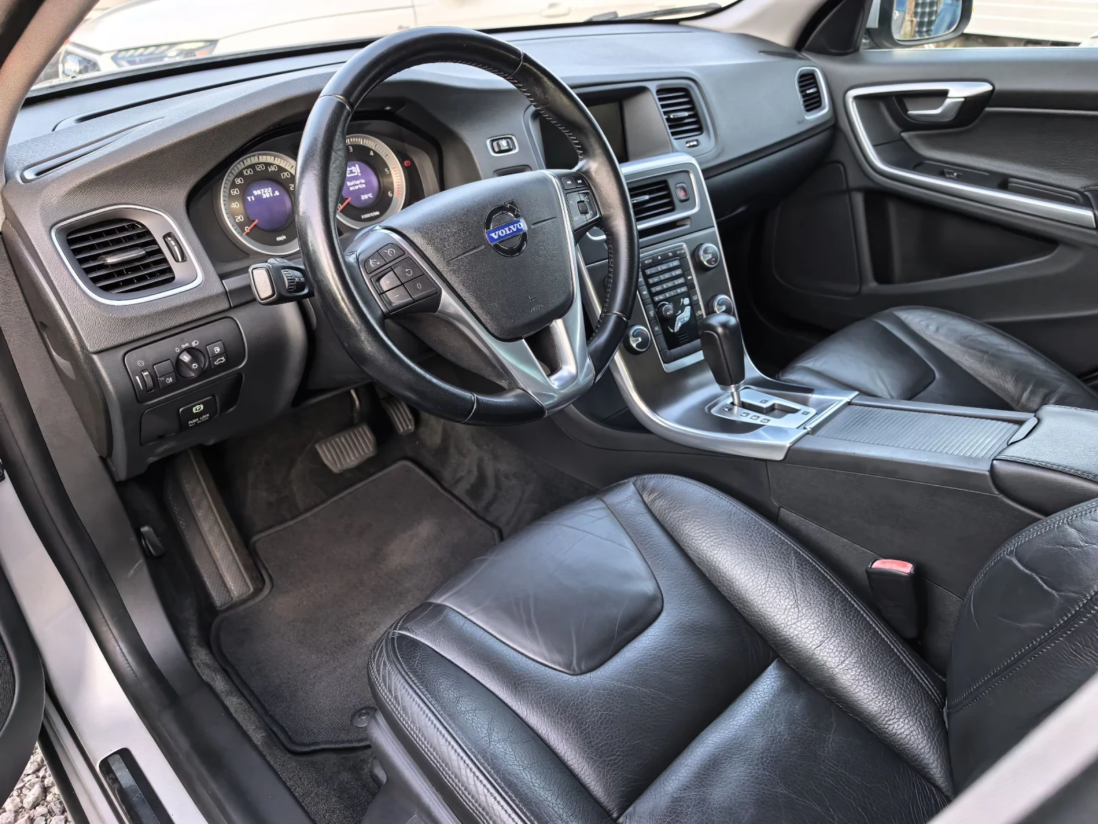 Volvo S60 2, 0tdi, снимка 8 - Автомобили и джипове - 56417699