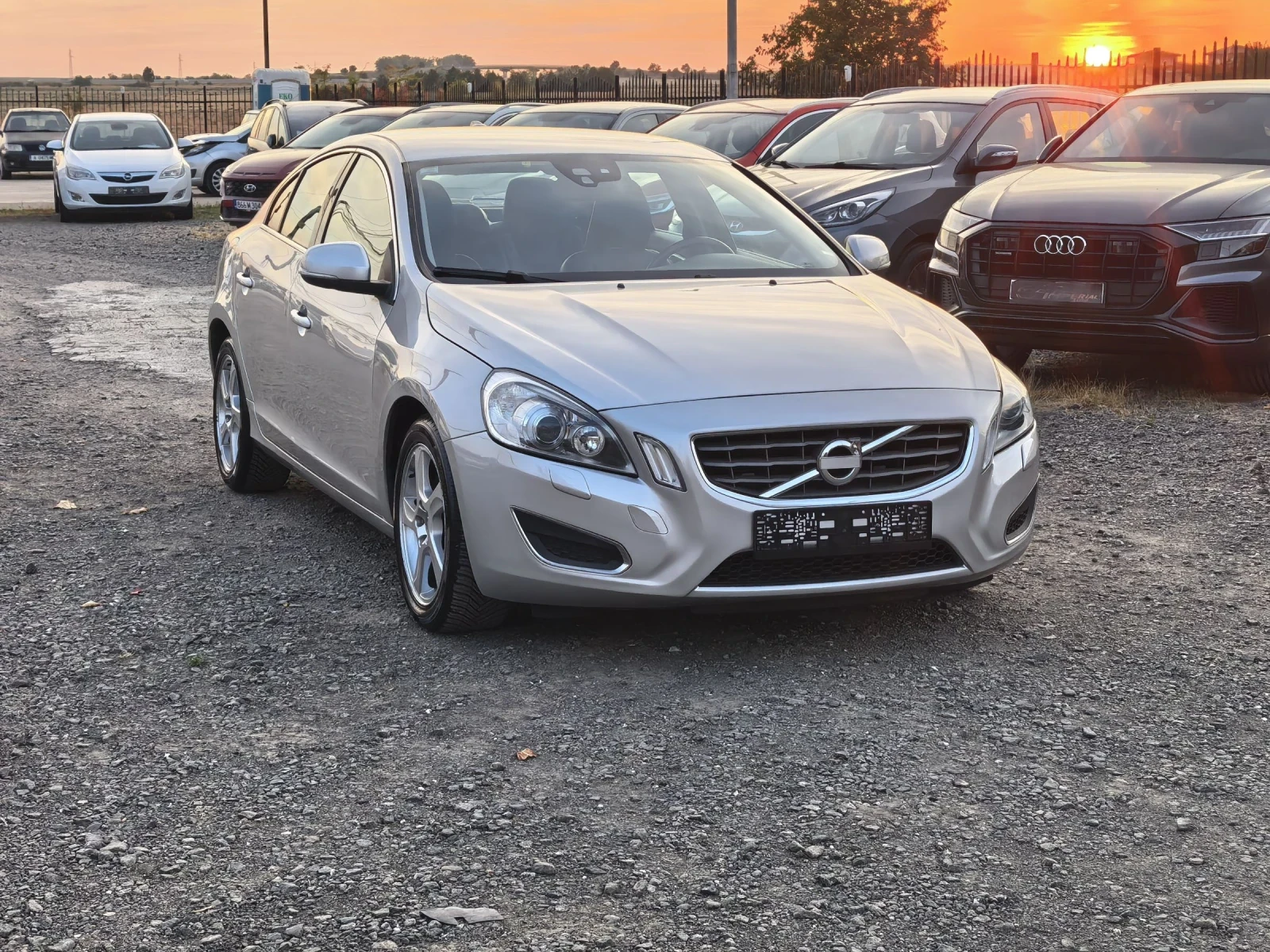 Volvo S60 2, 0tdi, снимка 3 - Автомобили и джипове - 56417699