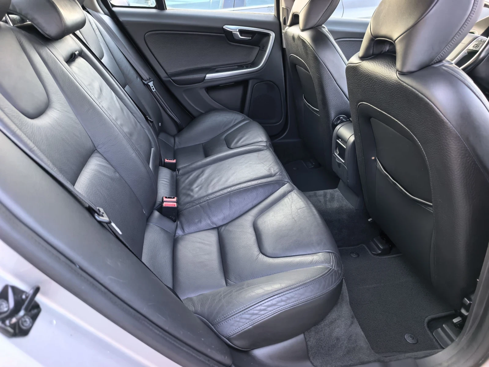 Volvo S60 2, 0tdi, снимка 14 - Автомобили и джипове - 56417699