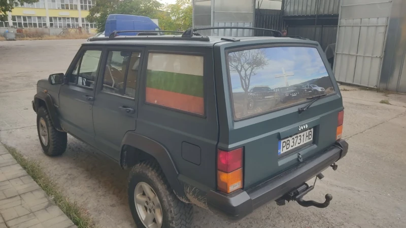 Jeep Cherokee, снимка 2 - Автомобили и джипове - 47081407