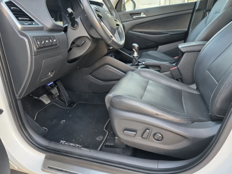 Hyundai Tucson 2.0 CRDi Executive 4 WD, снимка 15 - Автомобили и джипове - 52460058