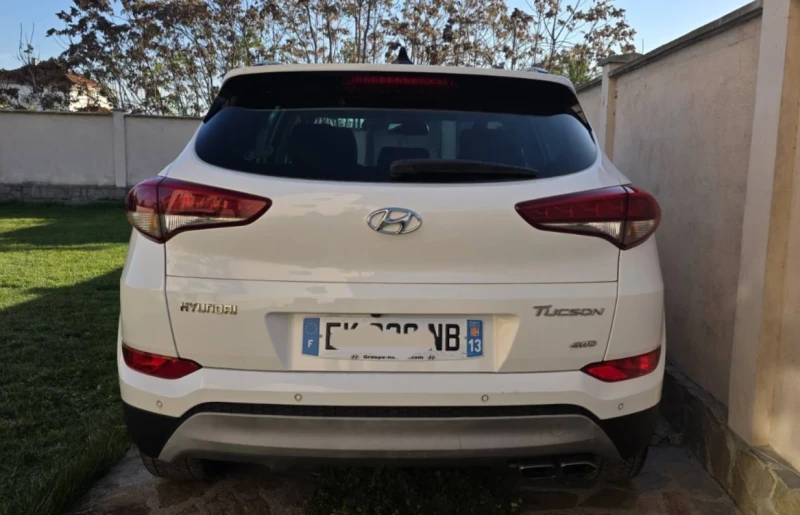 Hyundai Tucson 2.0 CRDi Executive 4 WD, снимка 3 - Автомобили и джипове - 52460058