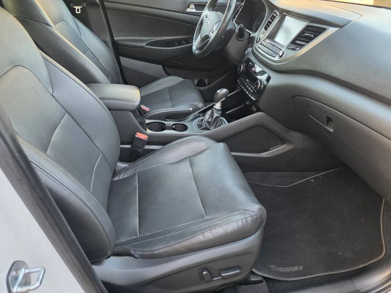 Hyundai Tucson 2.0 CRDi Executive 4 WD, снимка 11 - Автомобили и джипове - 52460058