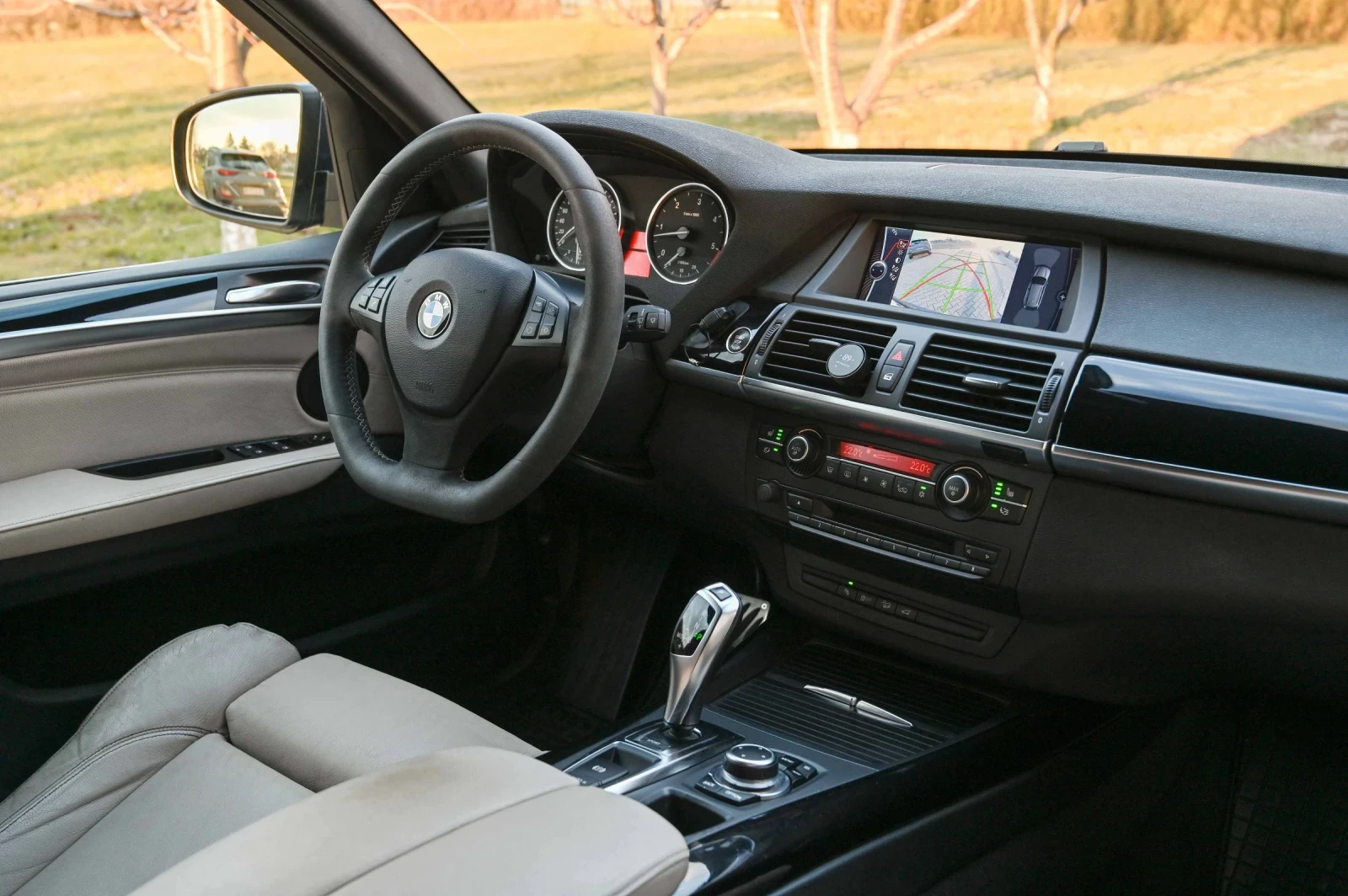 BMW X5 4.0XD* 306кс* М-ПАКЕТ* КАМЕРА* ПАМЕТ* SPORT - изображение 10