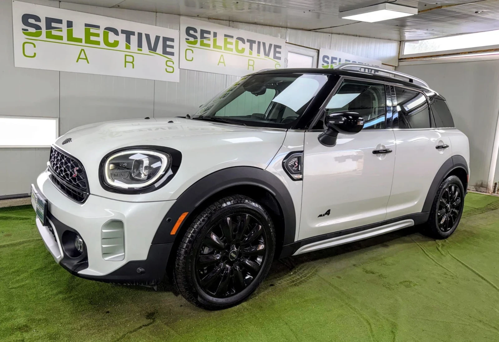 Mini Countryman S-ALL4-HARMON/CARBON-HEAD UP-ПАНОРАМА-КАМЕРА, снимка 3 - Автомобили и джипове - 54570044