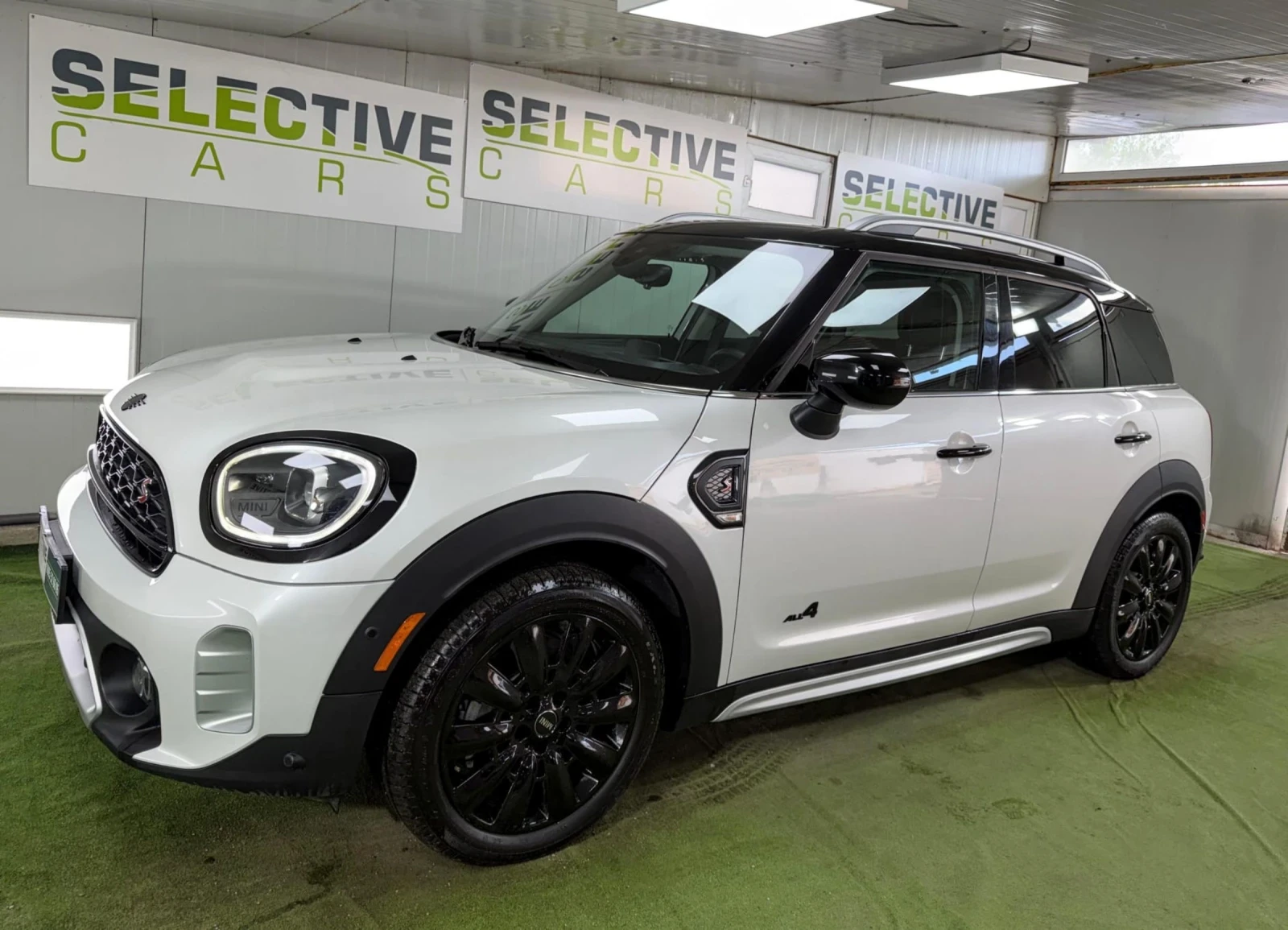 Mini Countryman S-ALL4-HARMON/CARBON-HEAD UP-ПАНОРАМА-КАМЕРА, снимка 4 - Автомобили и джипове - 54570044