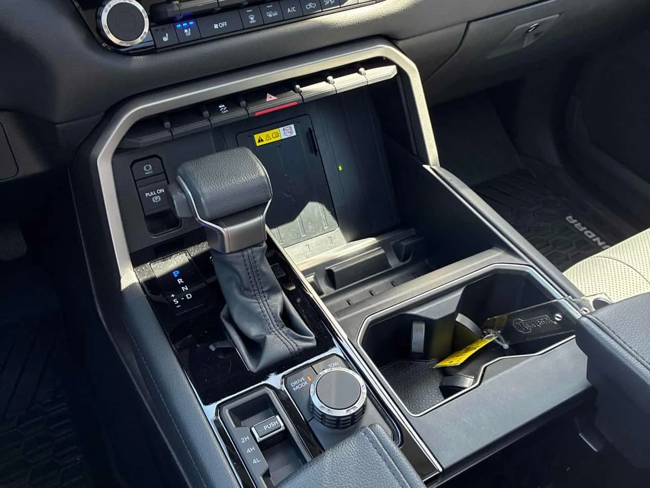 Toyota Tundra  Limited Hybrid / DISTRONIC / ОБДУХВАНЕ , снимка 14 - Автомобили и джипове - 54581466