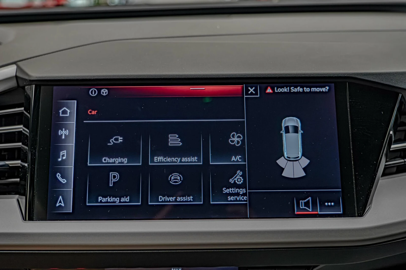 Audi Q4 35/E-Tron/Distronic/Lane Assist/Pre Sense/Isofix/E, снимка 11 - Автомобили и джипове - 55140715