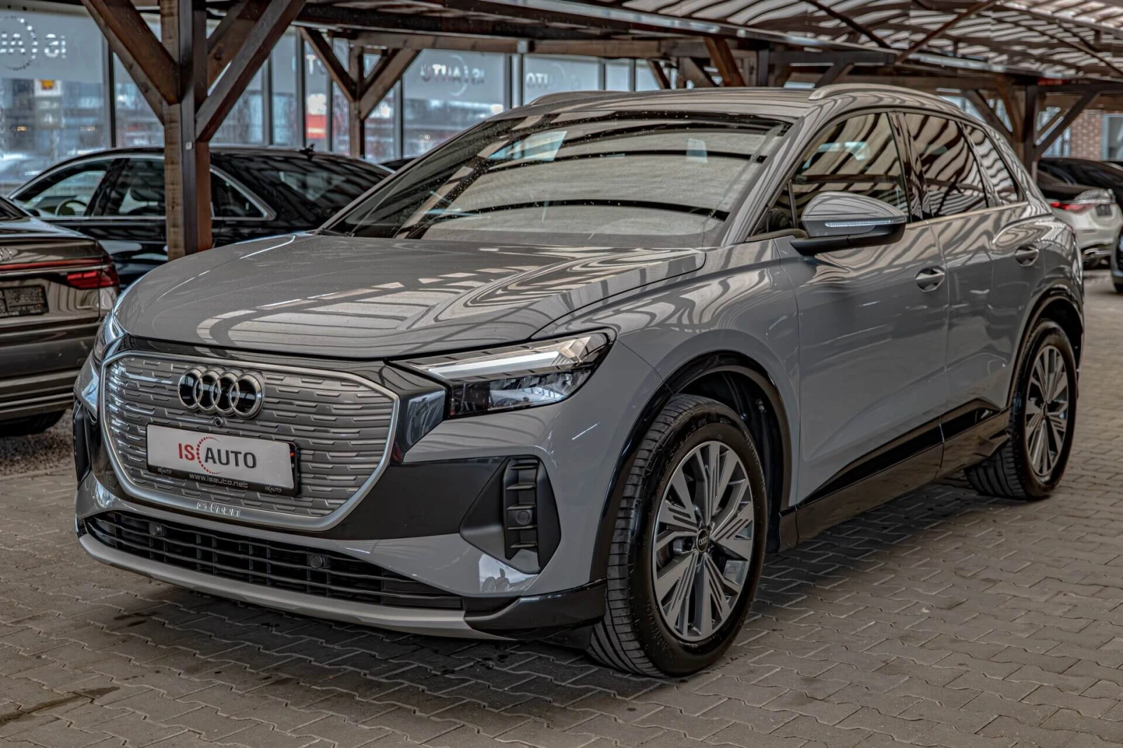 Audi Q4 35/E-Tron/Distronic/Lane Assist/Pre Sense/Isofix/E, снимка 3 - Автомобили и джипове - 55140715