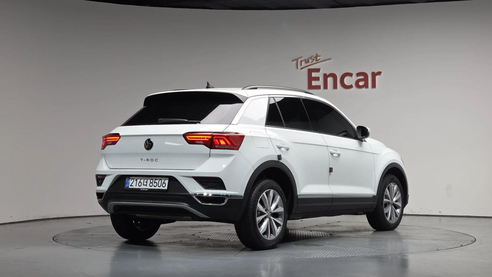 VW T-Roc 2.0 TDI* BLIND SPOT* КРАЙНА ЦЕНА, снимка 2 - Автомобили и джипове - 55983947