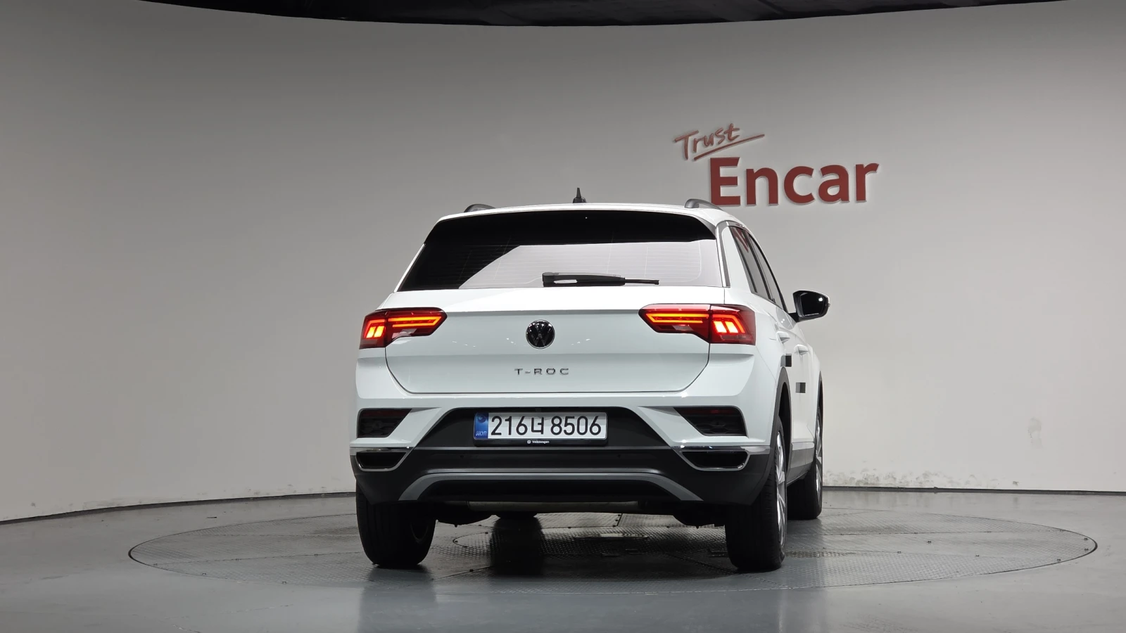 VW T-Roc 2.0 TDI* BLIND SPOT* КРАЙНА ЦЕНА, снимка 4 - Автомобили и джипове - 55983947