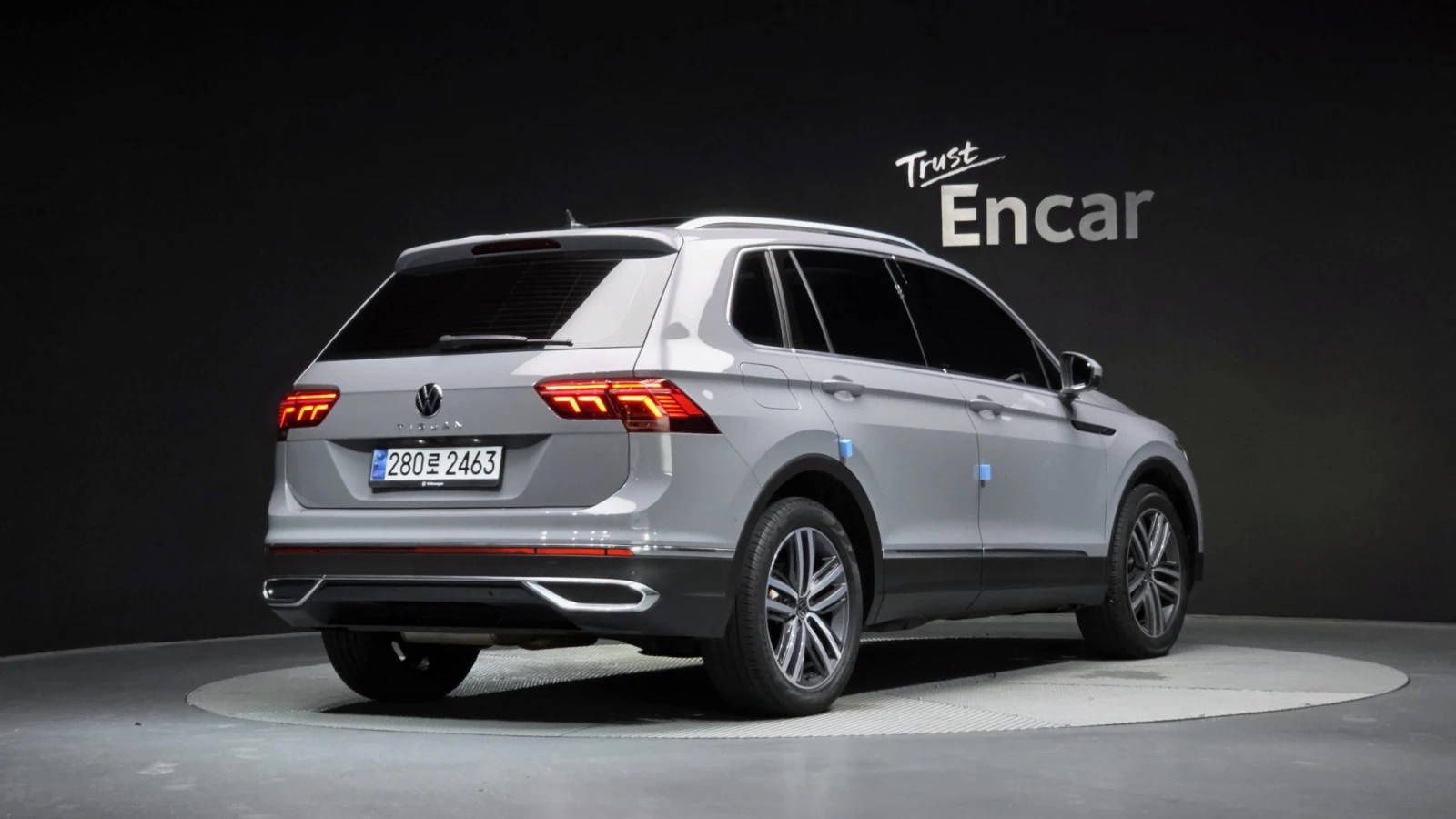 VW Tiguan 2.0 TDI Prestige | HUD | 360  | Memory, снимка 2 - Автомобили и джипове - 56070400