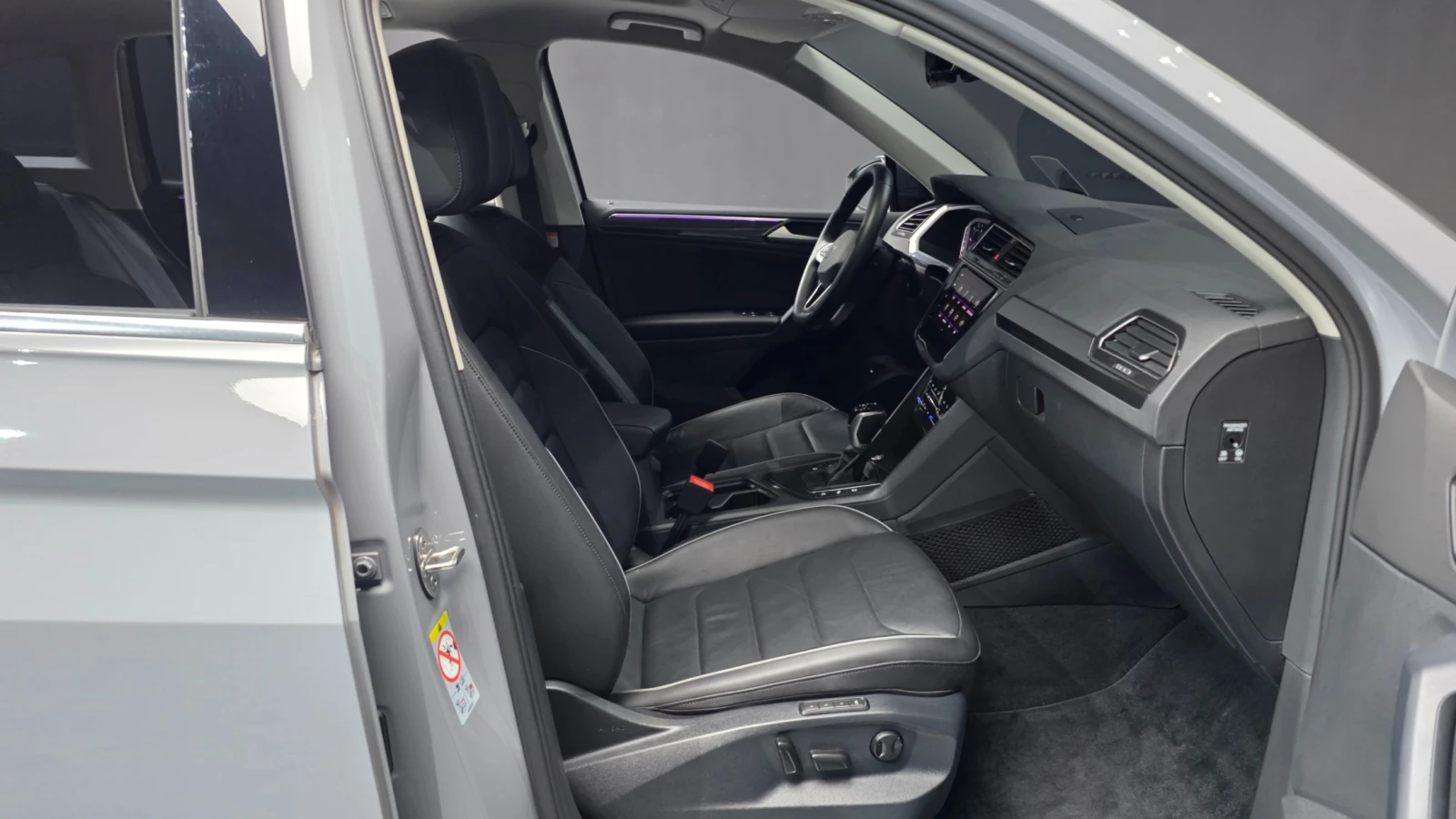 VW Tiguan 2.0 TDI Prestige | HUD | 360  | Memory, снимка 11 - Автомобили и джипове - 56070400