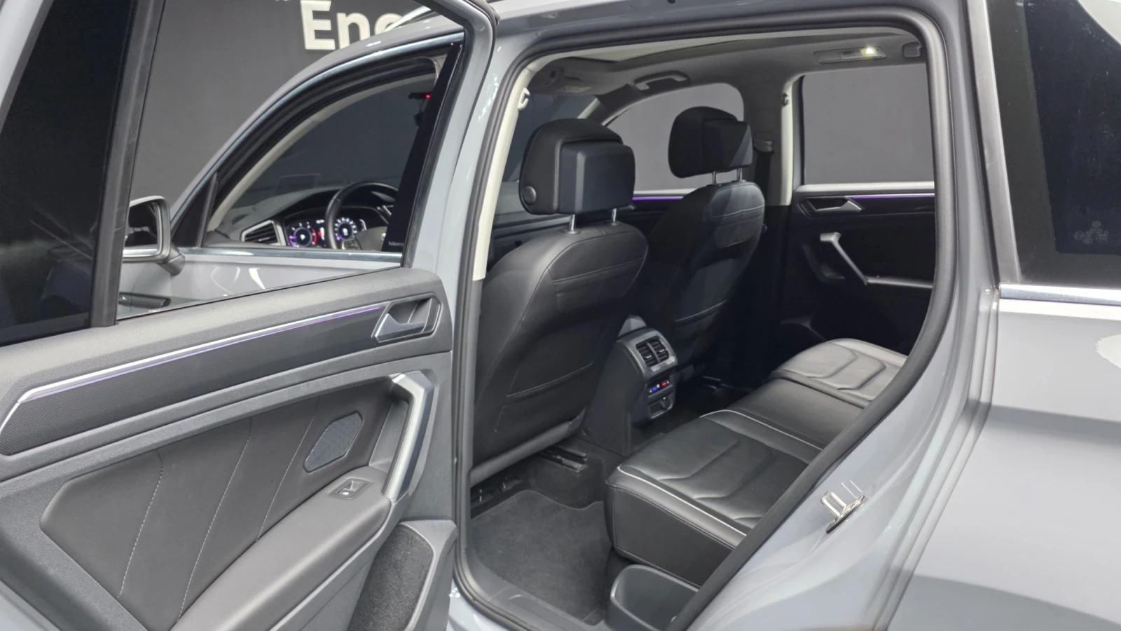 VW Tiguan 2.0 TDI Prestige | HUD | 360  | Memory, снимка 10 - Автомобили и джипове - 56070400