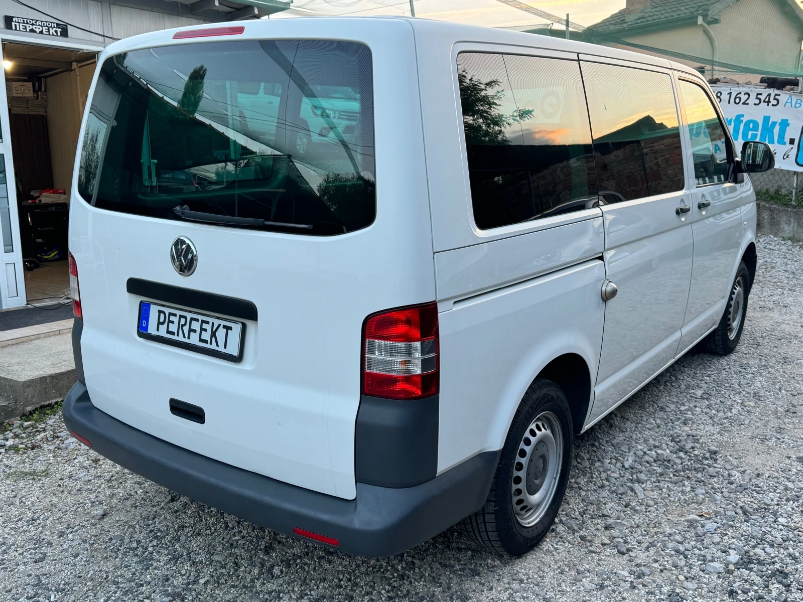 VW Transporter 2.0TDI DSG - изображение 4