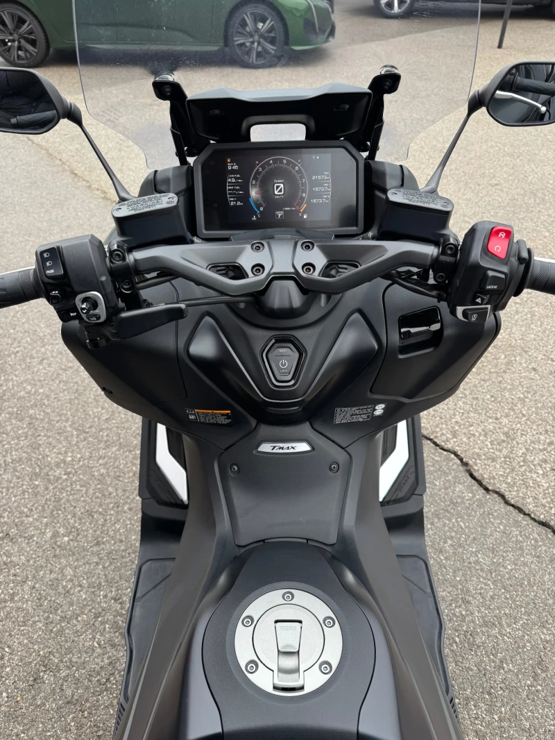 Yamaha T-max 560i-ABS-TCS-KEYLESS-КАТО НОВ, снимка 13 - Мотоциклети и мототехника - 53215812