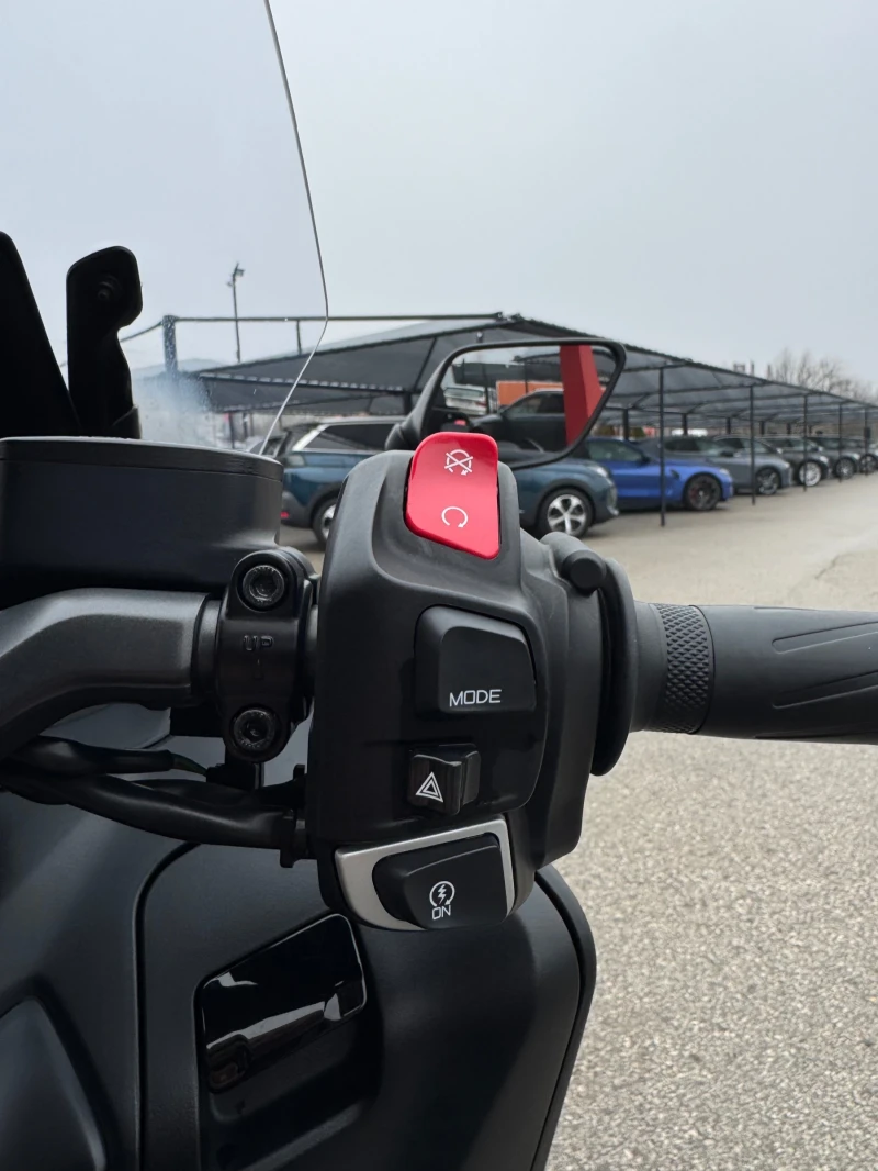 Yamaha T-max 560i-ABS-TCS-KEYLESS-КАТО НОВ, снимка 15 - Мотоциклети и мототехника - 53215812